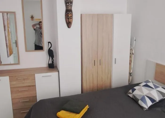 Jakub De Lux Daire Torrevieja